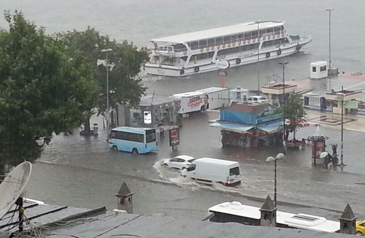Üsküdar Meydanı Yine Sular Altında
