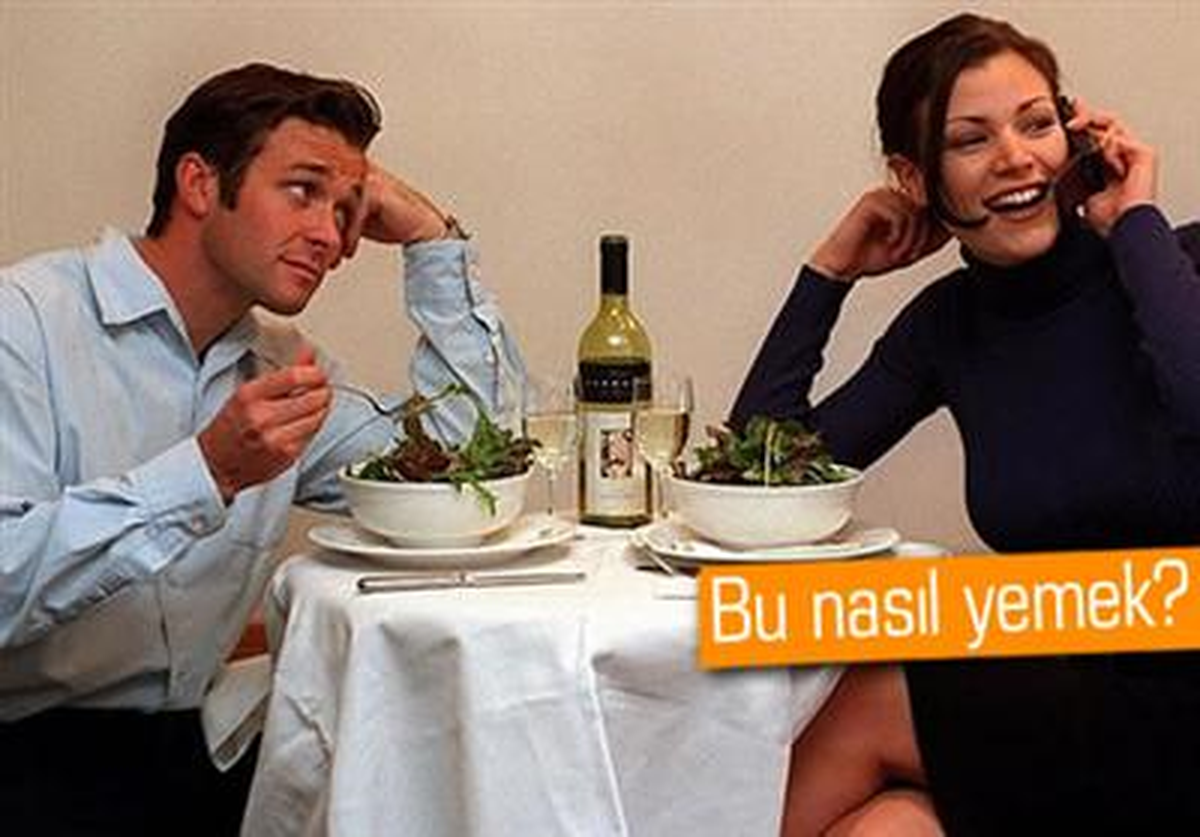 Yemek Sırasında Telefonla Uğraşanlar Sevilmiyor