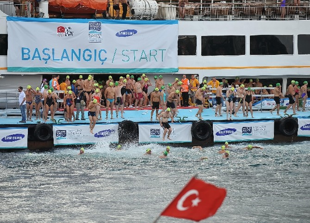 26. Geleneksel Kıtalararası Yüzme Yarışı Başladı