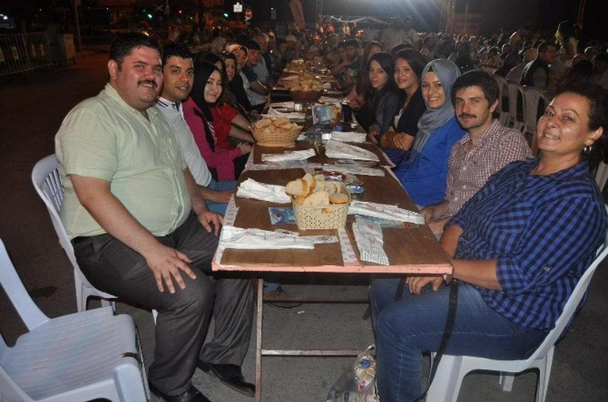 Altıeylül Belediyesi\'nden Bin Kişiye Sahur