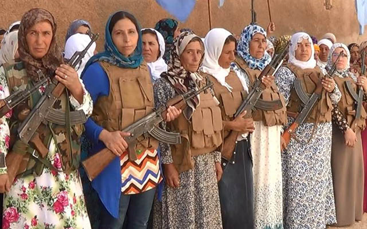 Anneler de IŞİD\'e Karşı Silahlandı