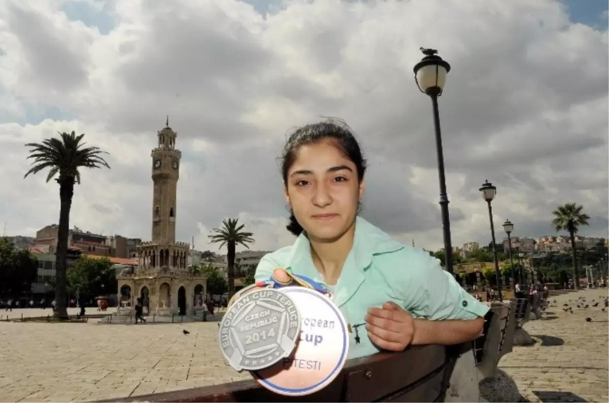 Çiçek, İzmir\'in Judodaki Gururu Oldu