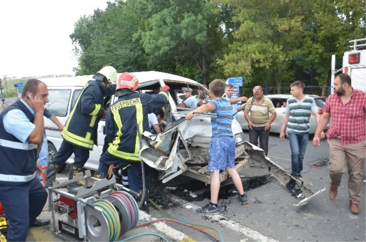 Çorlu\'da Trafik Kazası: 4 Yaralı