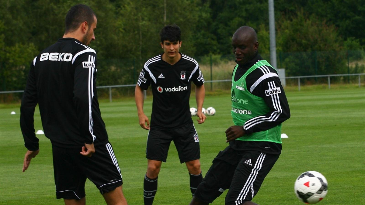 Demba Ba İlk Kez Kameralar Karşısında
