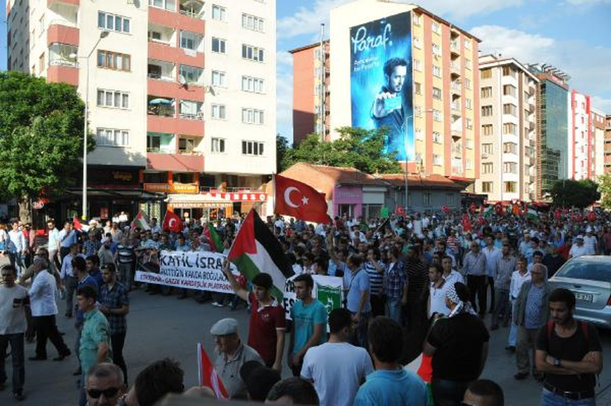 Eskişehir\'de 5 Bin Kişi İsrail\'i Protesto Yürüyüşüne Katıldı