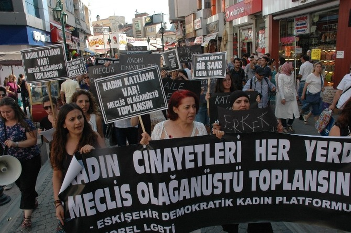 Eskişehir Demokratik Kadın Platformu ve Morel Lgbti\'den Kadın Cinayetlerine Tepki