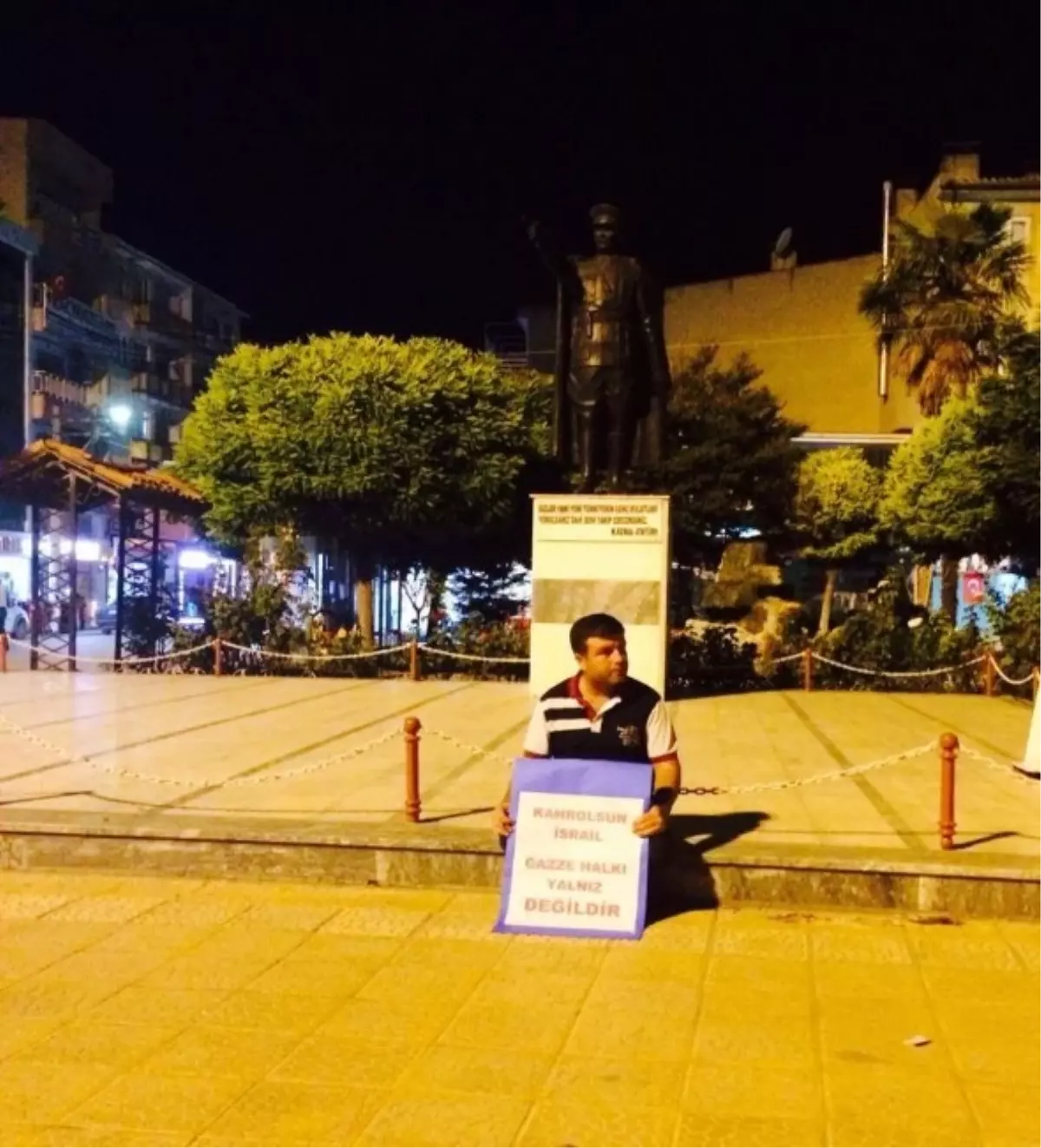 Filistin İçin Tek Kişilik Protesto