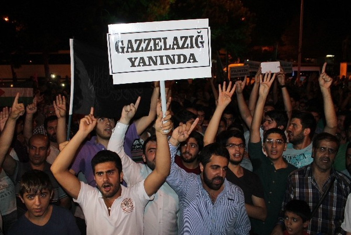 İsrail\'e Tepki Gösterildi Gazze İçin Dua Edildi