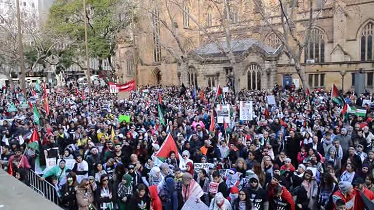 İsrail\'i protesto yürüyüşüne binlerce kişi katıldı -