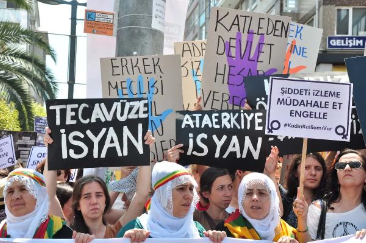 Kadıköy\'de Kadın Cinayetlerine Tepki Eylemi