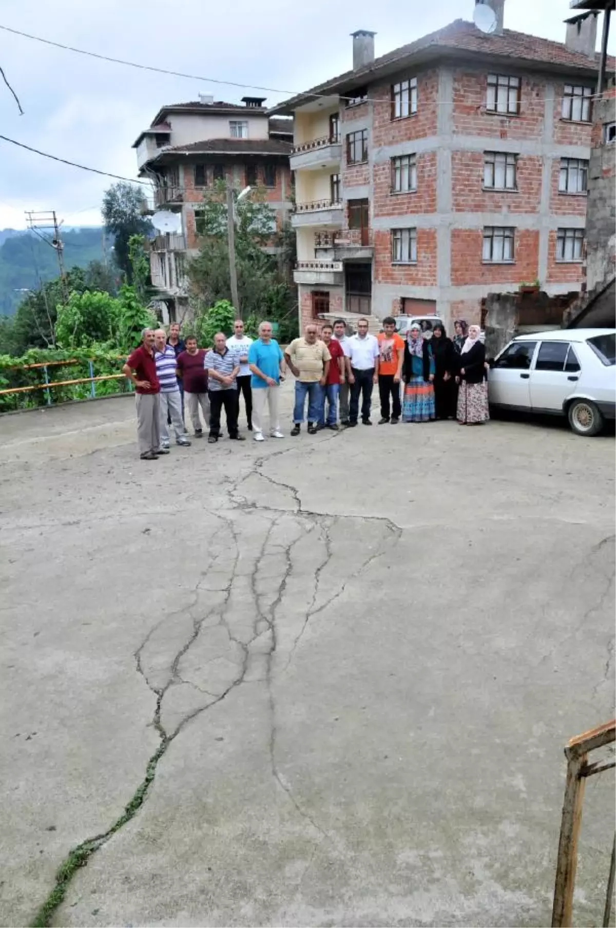 Maden Tünnelinin Üstünde Korku İçinde Yaşıyorlar