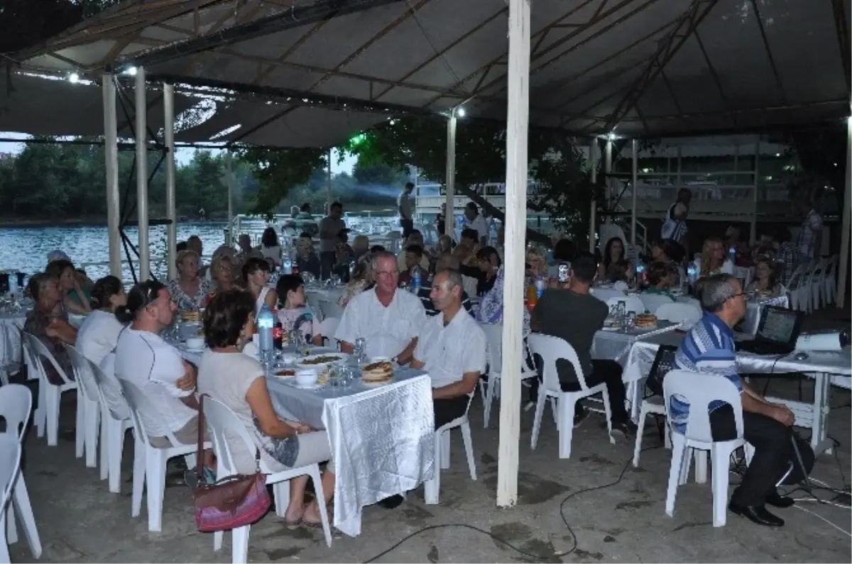 Manavgat Müftülüğü'nden İslamiyeti Seçmiş Yabancılara ve Yakınlarına İftar