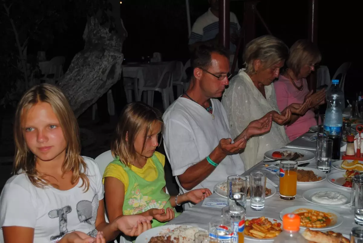 Manavgat'ta Yerleşik Yabancılara İftar