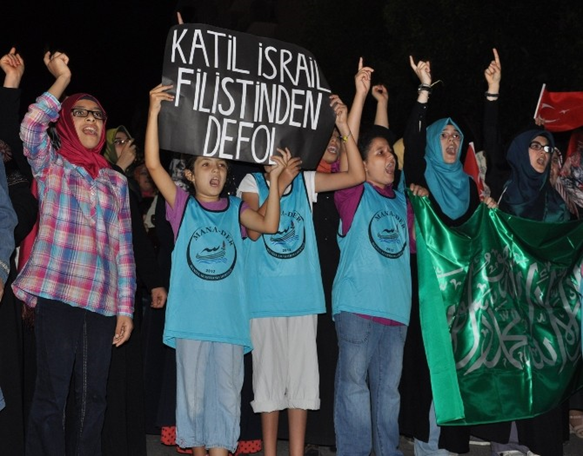 Manisa\'dan İsrail\'e Lanet Yağdı