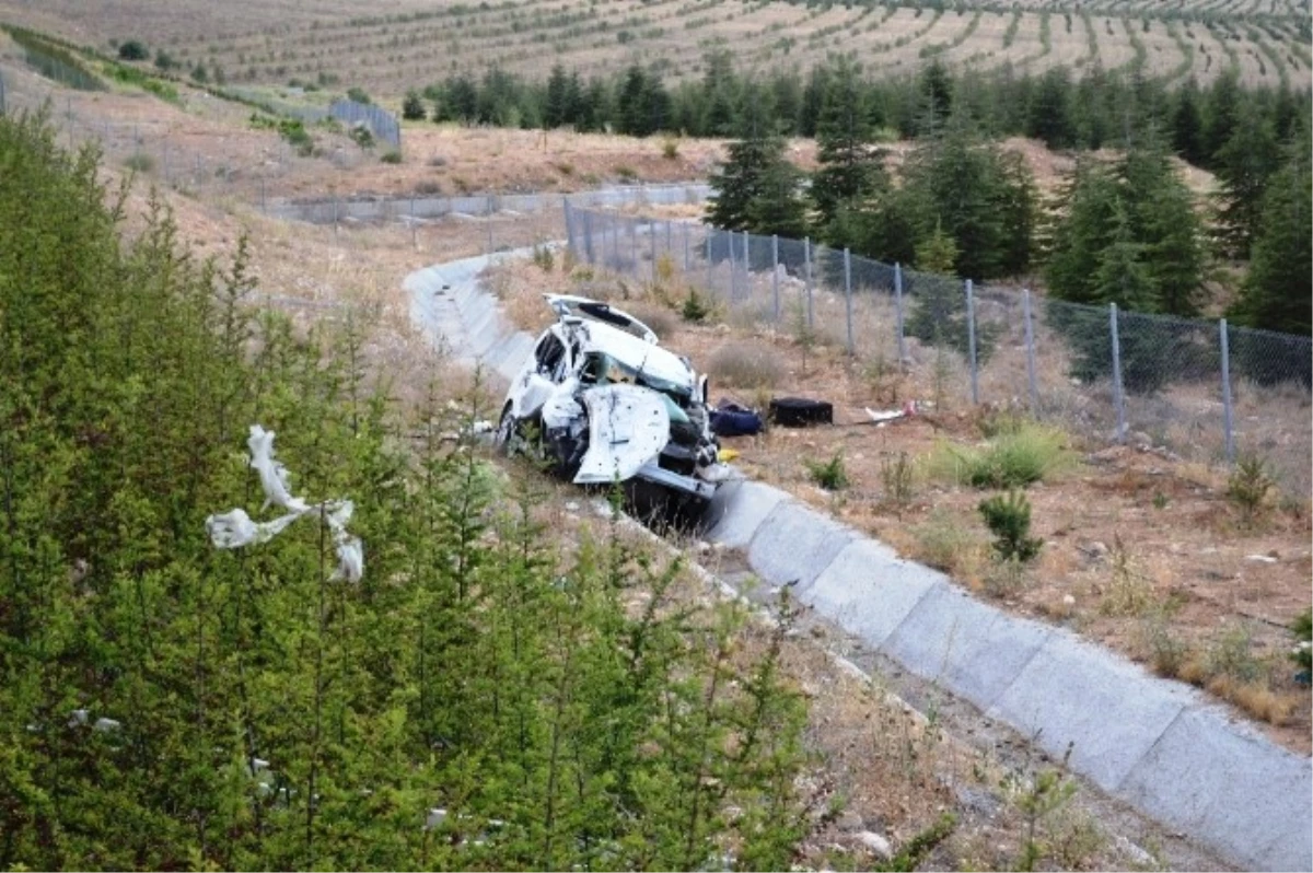 Otomobil Takla Attı: 2 Ölü, 3 Yaralı