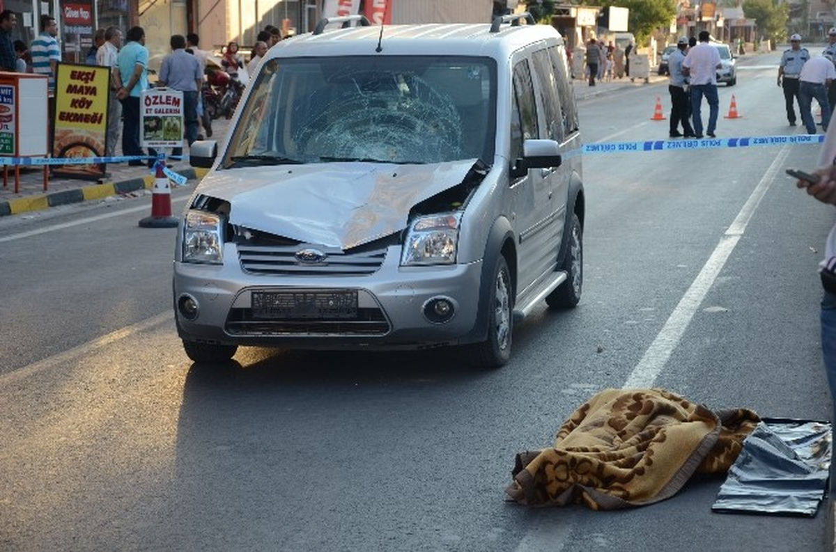 Otomobilin Çarptığı Kadın Hayatını Kaybetti