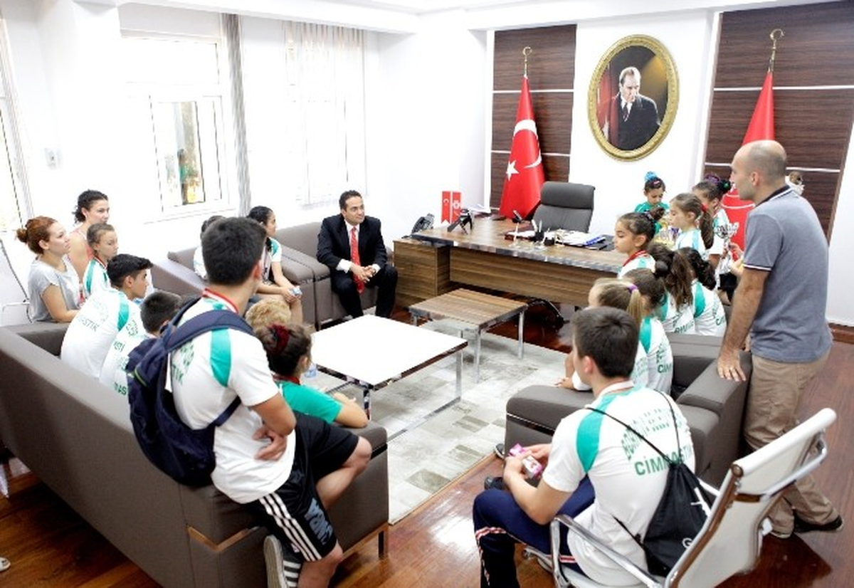Şampiyonlardan Başkan Atila\'ya Ziyaret