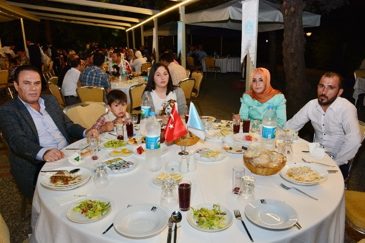 Şehit Aileleri ve Gaziler Onuruna İftar Yemeği