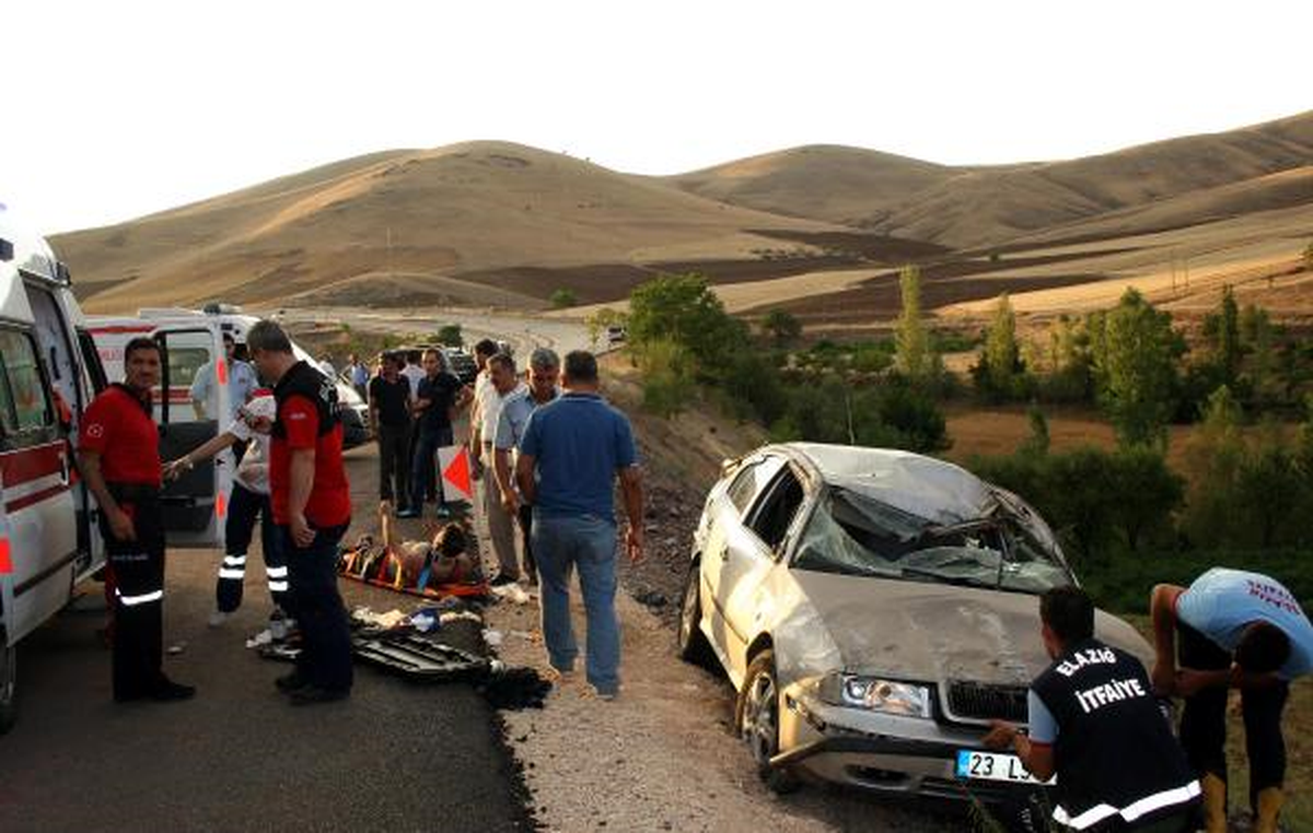 Takla Atan Otomobilde Aynı Aileden 7 Kişi Yaralandı