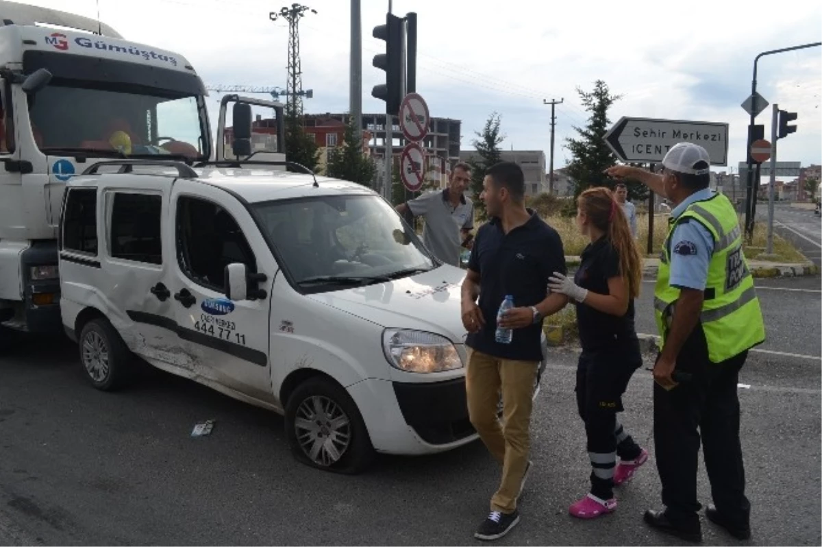 Tekirdağ\'da Trafik Kazası: 2 Yaralı