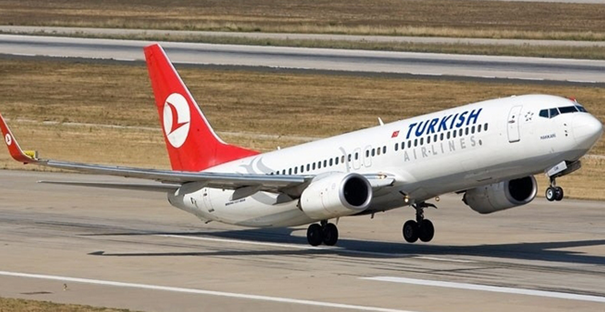 THY Uçağı İniş Sırasında Duman Çıkartarak Paniğe Yol Açtı