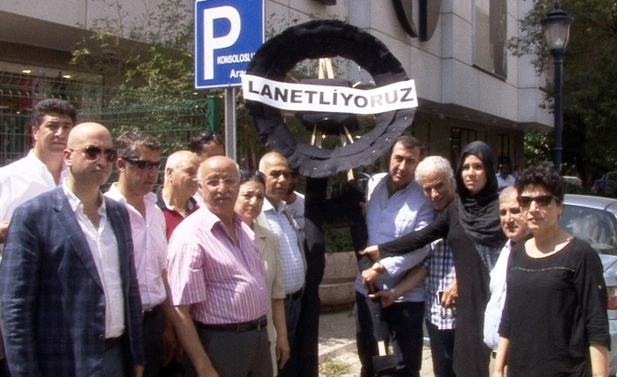 ABD Konsolosluğuna Siyah Çelenk