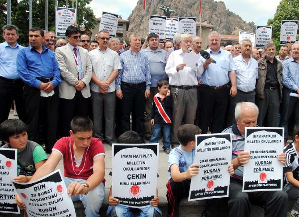 Afyonkarahisar\'da \'İmam Hatip Lisesi İsteriz\' Eylemi