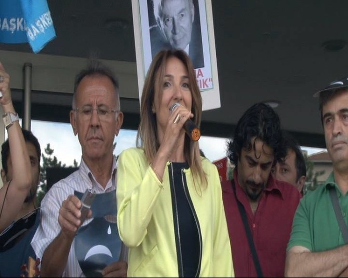 Akün Sahnesi İhalesine Tiyatrolu Protesto