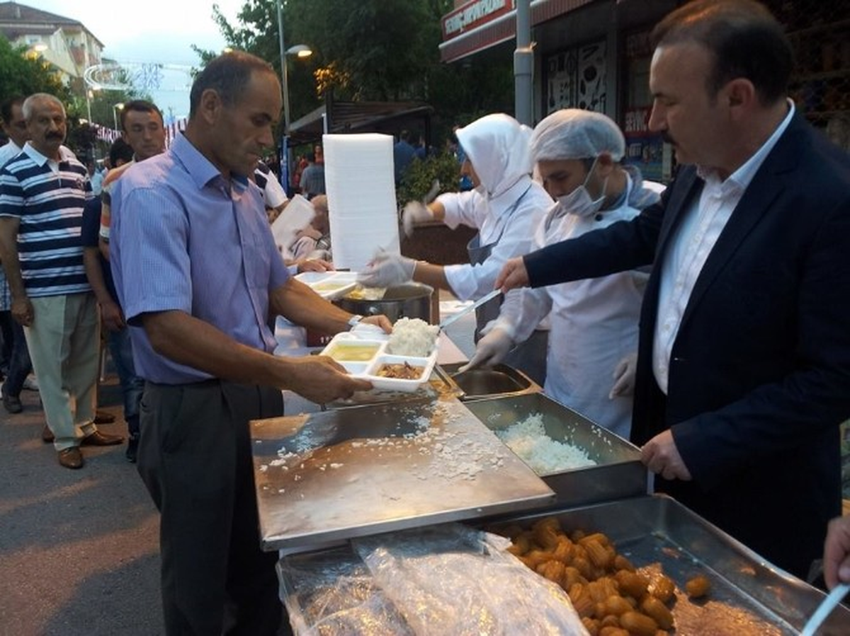 Alikahya\'da 2 Bin 500 Kişilik İftar