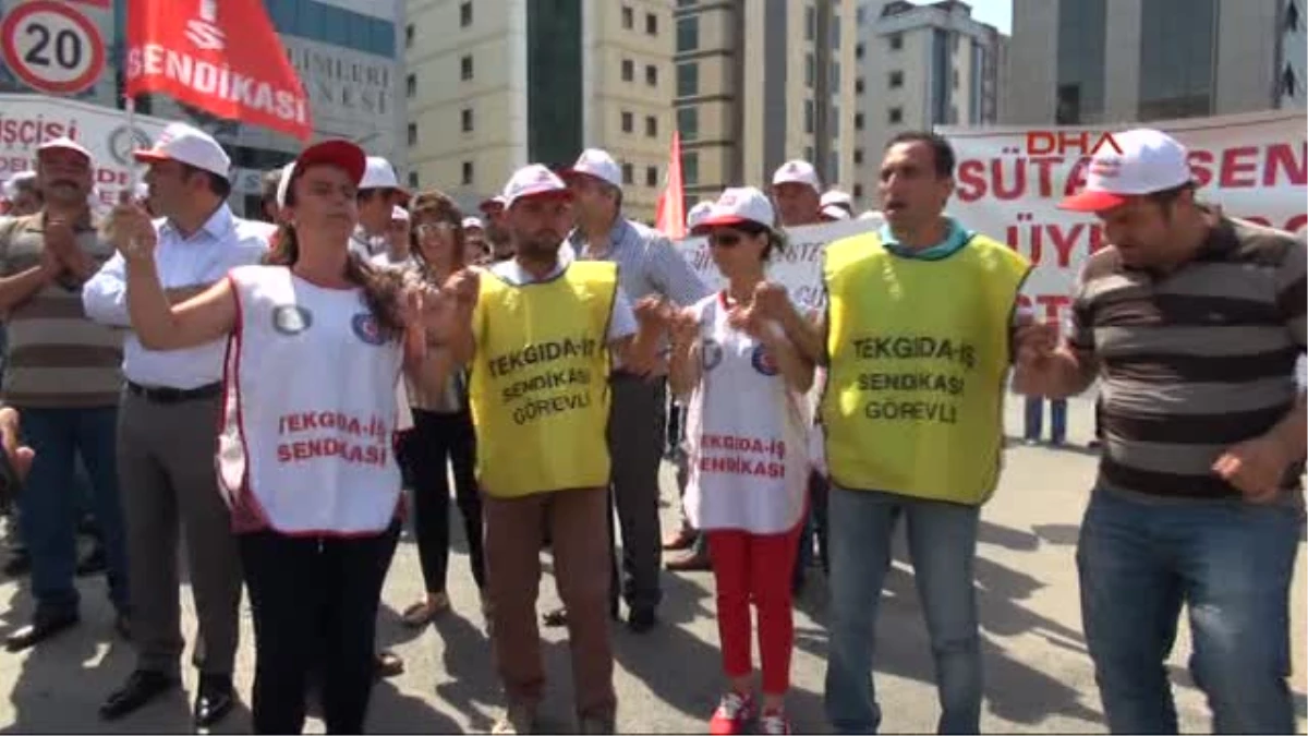 Sütaş Genel Müdürlüğü Önünde Protesto