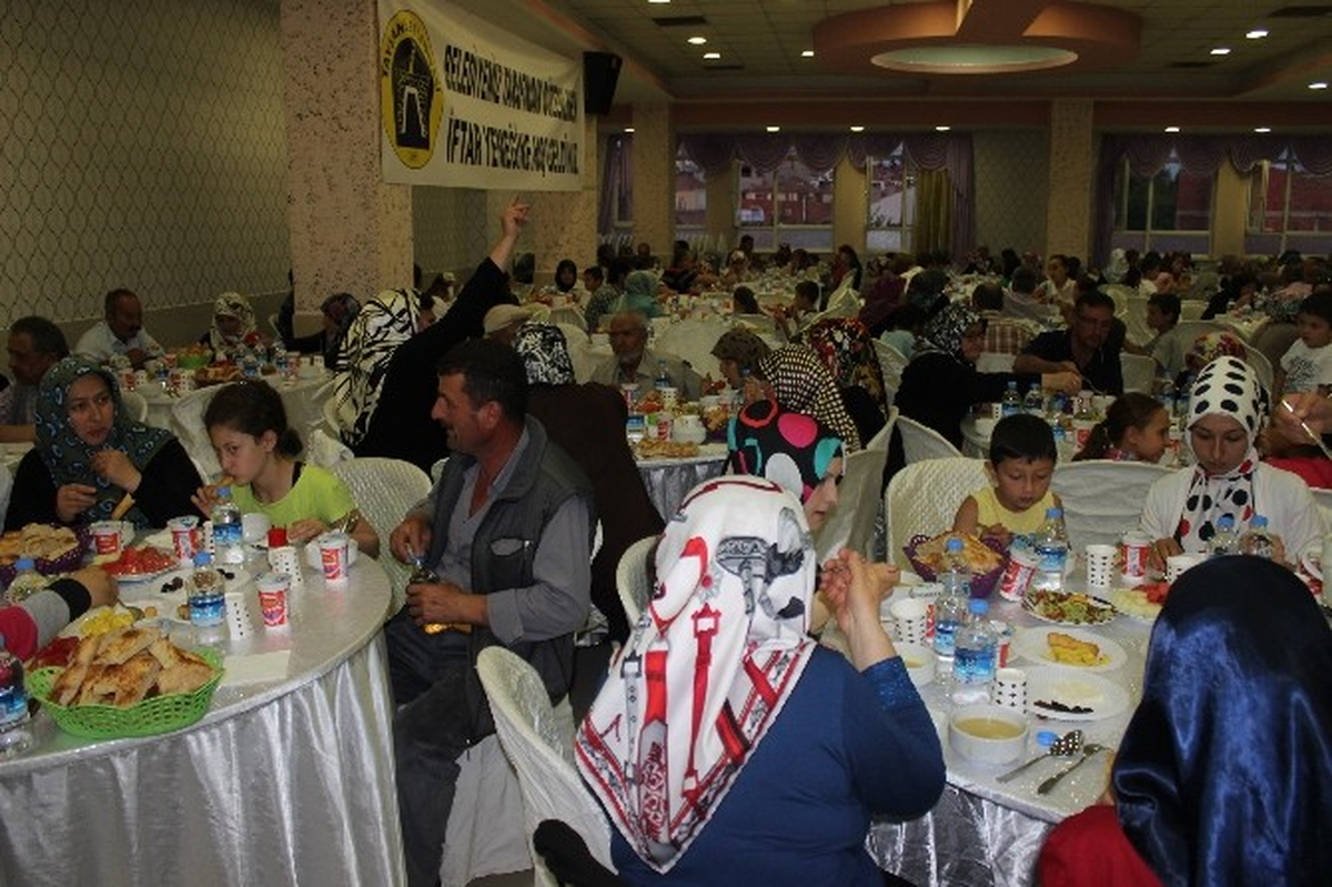 Tavşanlı\'da Şehit Aileleri ve Gazilere İftar