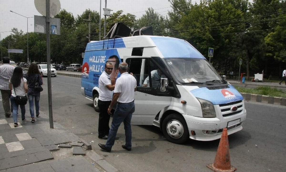 Başbakan Erdoğan\'ın Diyarbakır Mitingi İçin Kürtçe Anons