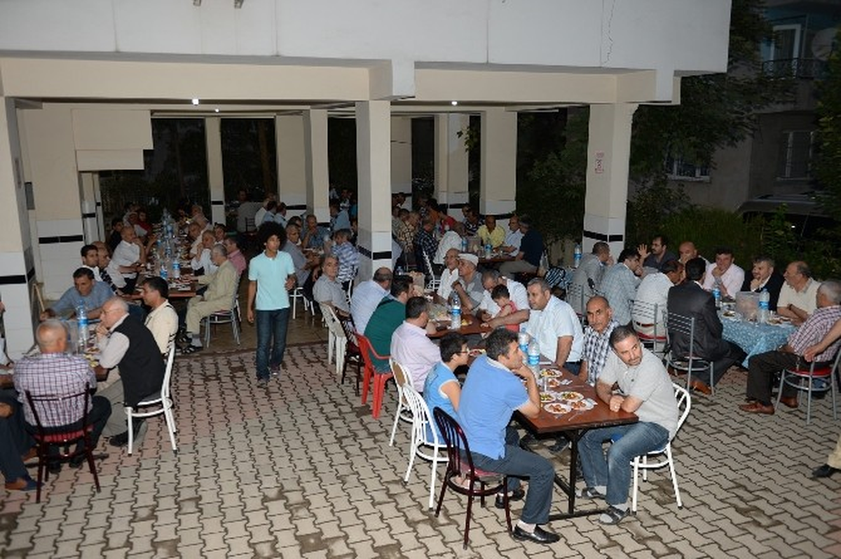Başkan Dündar, Dikkaldırım Mahallesi Sakinleriyle Oruç Açtı