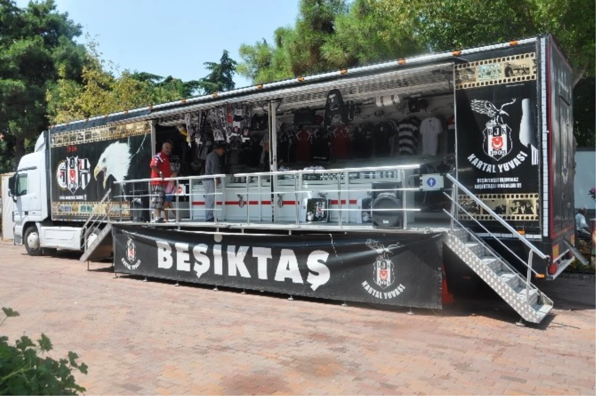 Beşiktaş Kartal Yuvası Tır\'ı Tekirdağ\'da