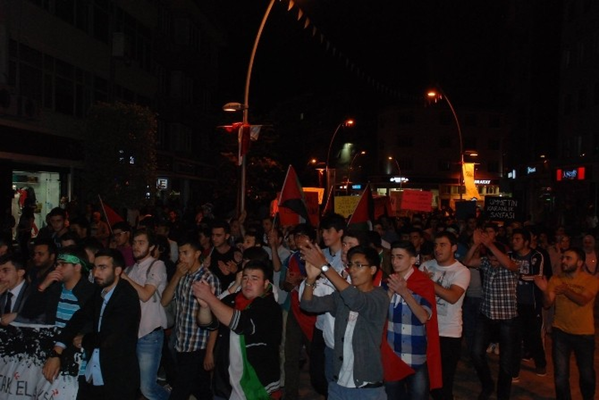 Bolu\'da AK Parti\'li Gençlerden İsrail Protestosu