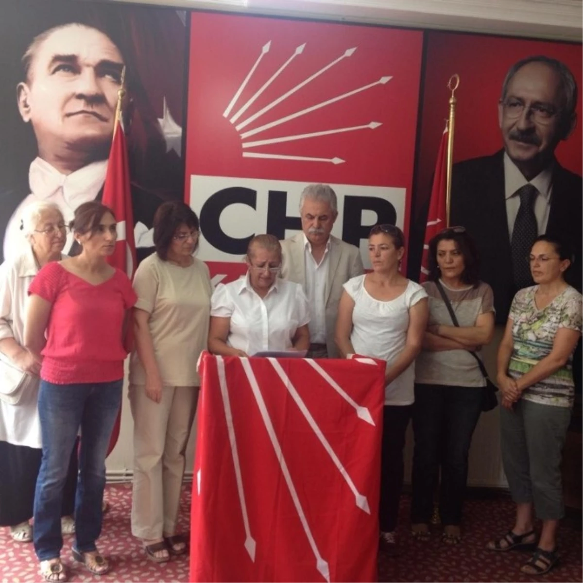 CHP Kadın Kolları Kadınların Öldürülmesine Tepki Gösterdi
