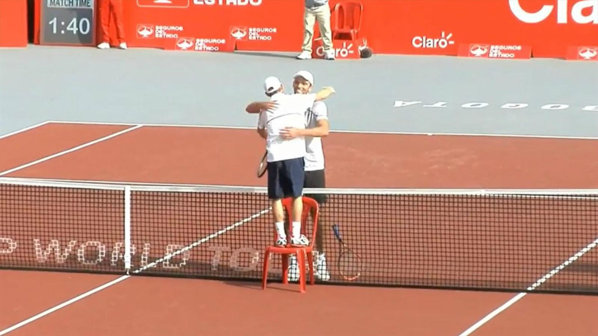 Dudi Sela, Uzun Boylu Rakibine Sarılmak İçin Bakın Ne Yaptı?