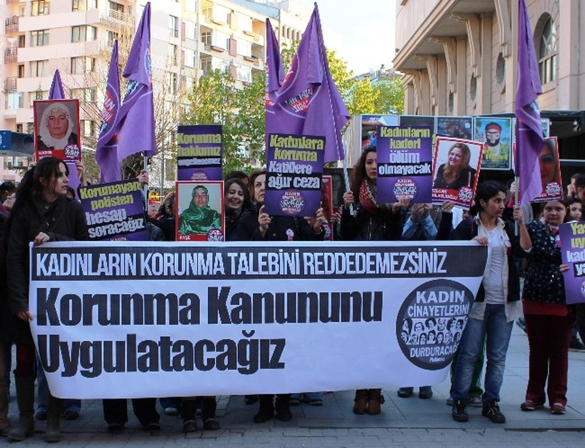Eskişehir\'de "Kadın Cinayetleri" Protestosu