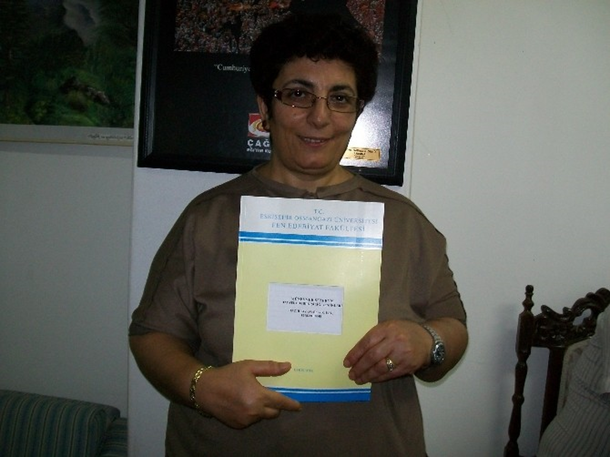 Eskişehirli Şair Münevver Sezer "Tez" Konusu Oldu
