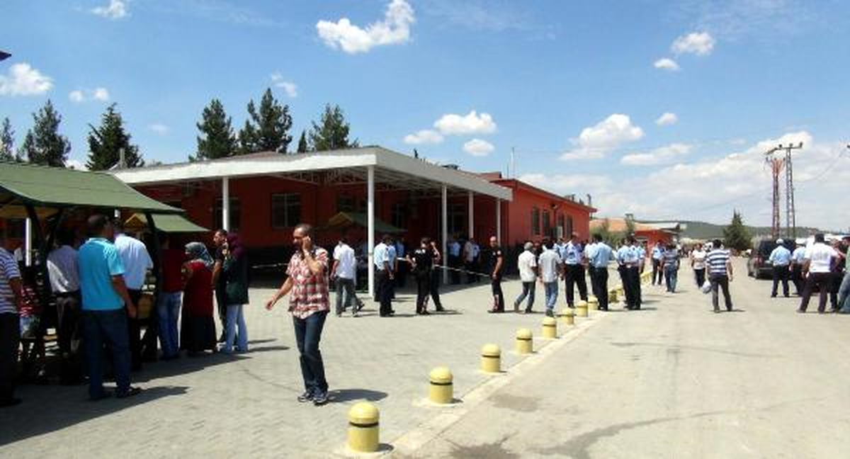 Gaziantep Cezaevi Önünde Silahlı Kavga:1 Ölü 1 Yaralı