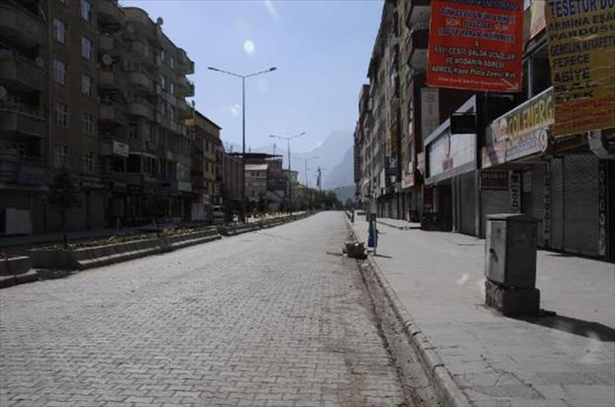 Hakkari\'de Fırın ve Eczanelerin Açılması İsteği