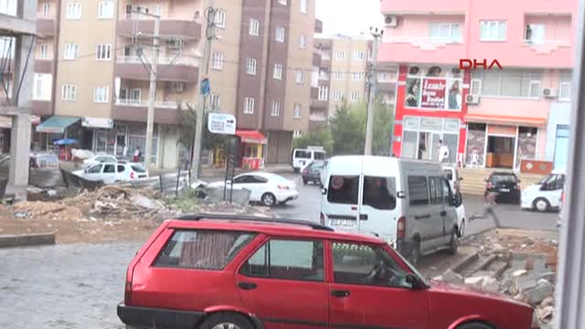 Elazığ ve Mardin\'de Sağanak Yağmur Serinliği