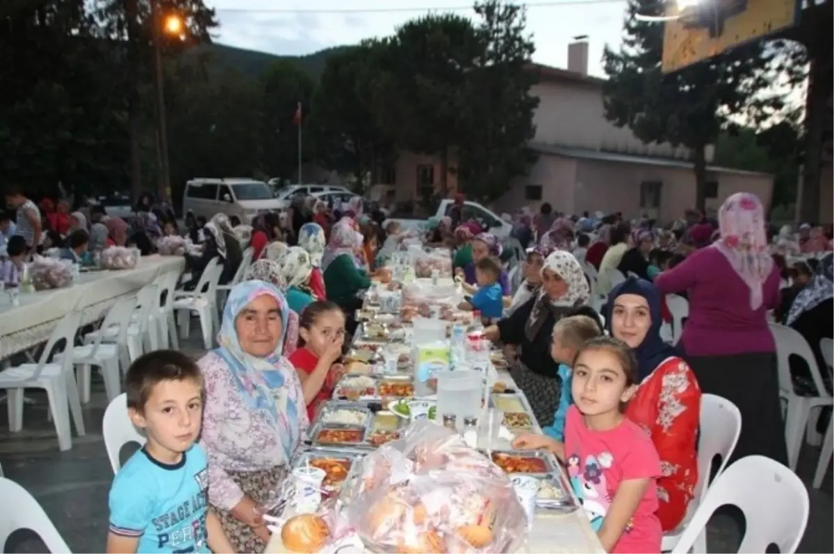 Honaz'da Binlerce Kişi İftarda Buluştu