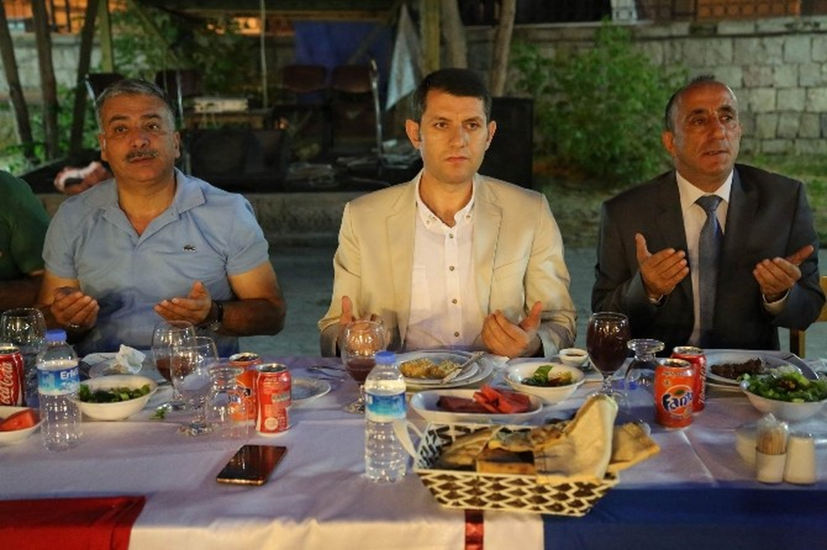 İl Özel İdaresi Personeli Yol-İş Sendikasının İftar Yemeğinde Buluştu
