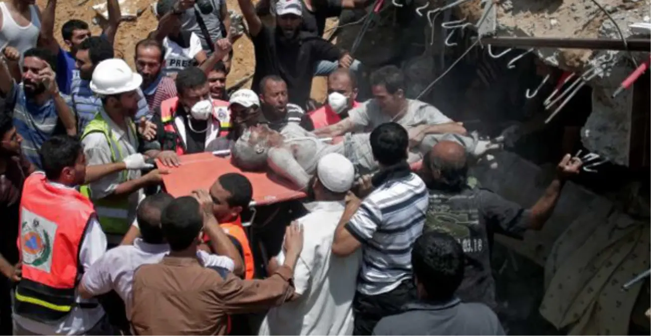 İsrail, Gazze'de Hastane Vurdu