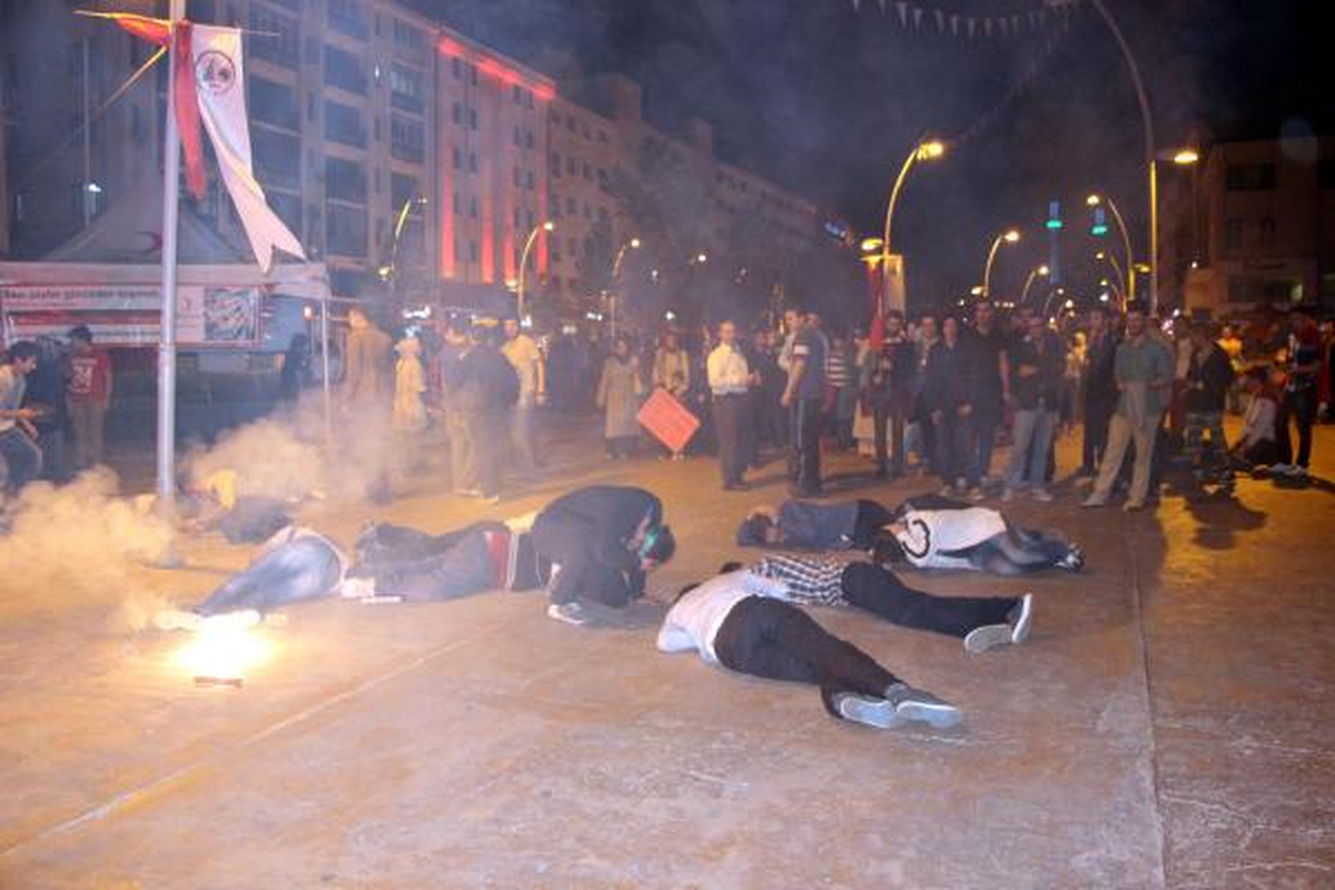 İsrail\'i Protesto Yürüyüşü Sırasında Bomba Paniği