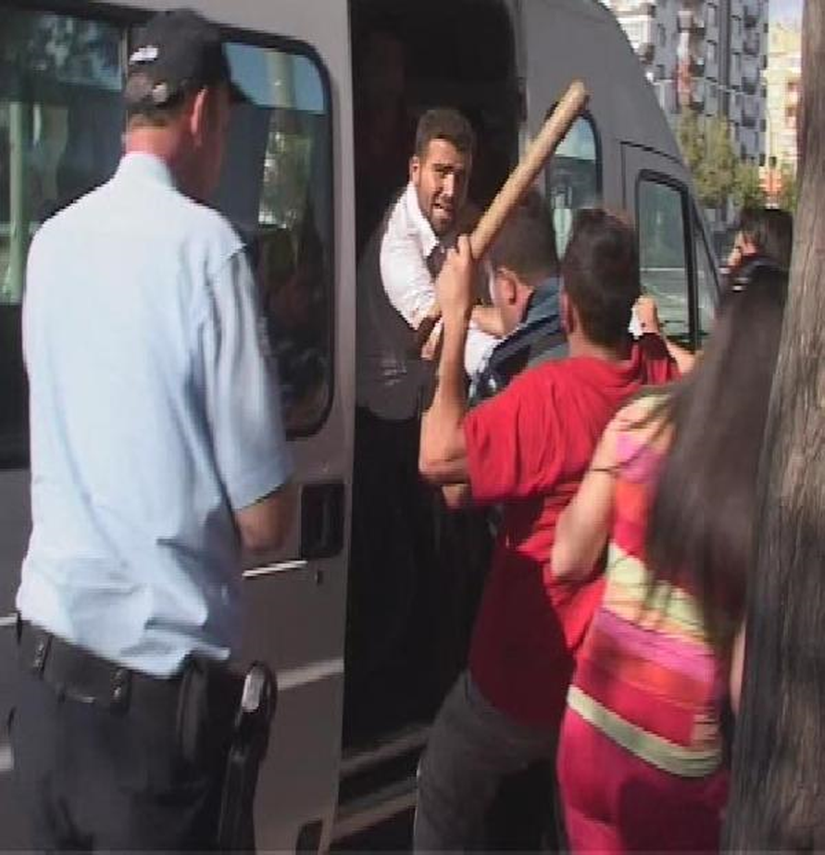 Kazazedenin Cüzdanını Almaya Çalışana Linç Girişimi