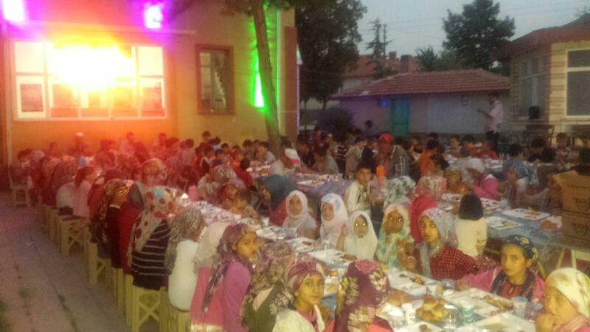 Mahmudiye Müftüsü Kılınçal, Çocuklarla İftar Yaptı