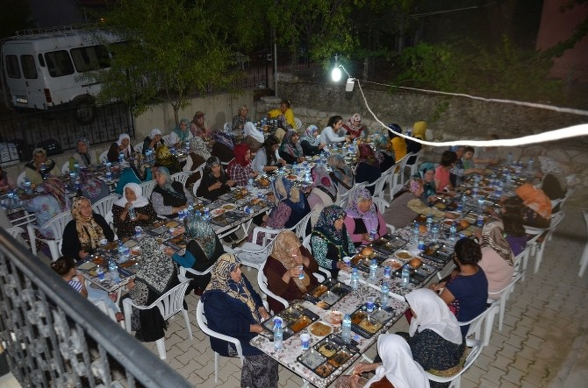 Meclis Üyesi Çelik, Akseki\'de İftar Verdi