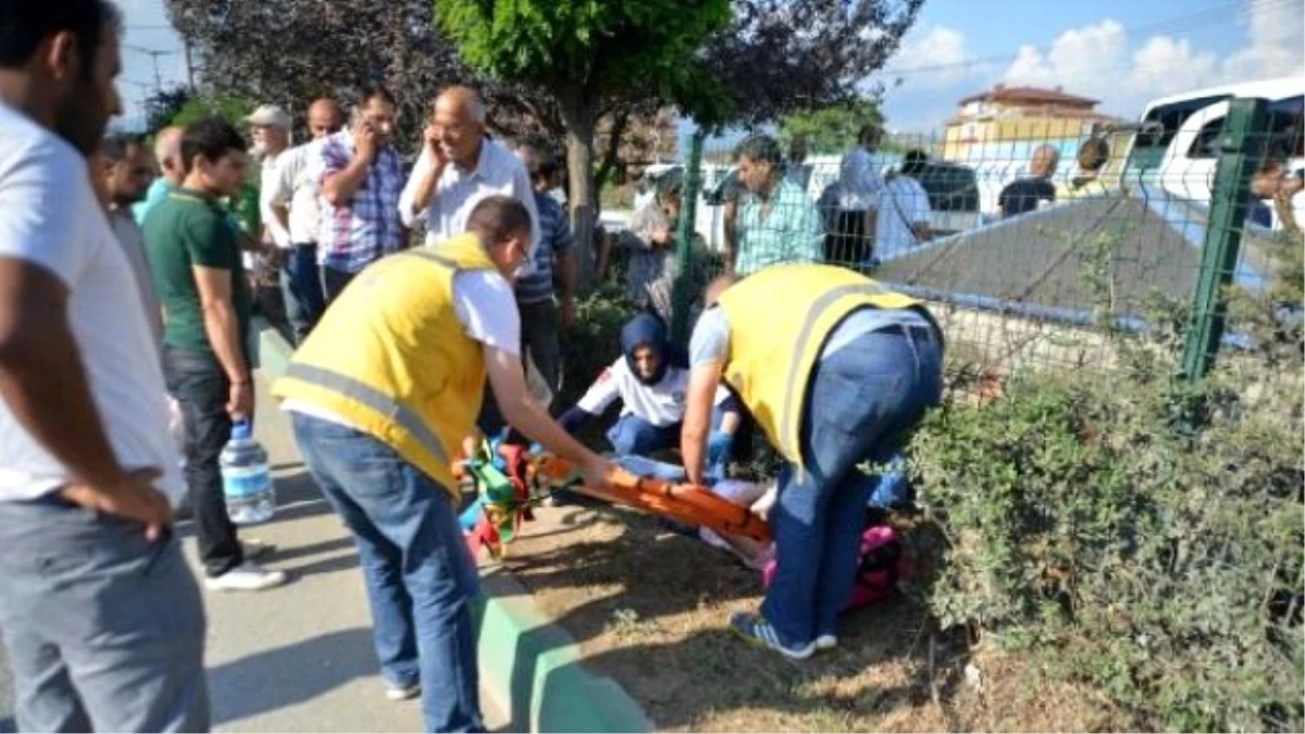 Otomobil Çarptı, Gözyaşlarına Boğuldu